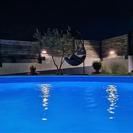 Holiday House Boost With Heated Pool Klis Zewnętrze zdjęcie
