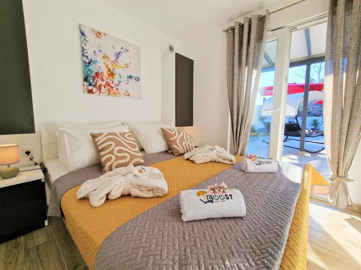 Holiday House Boost With Heated Pool Klis Zewnętrze zdjęcie