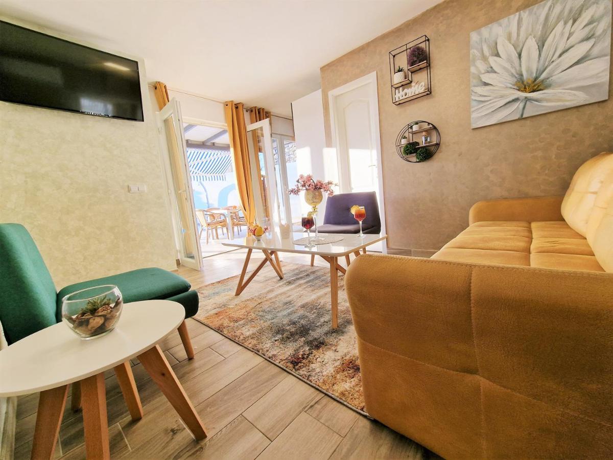 Holiday House Boost With Heated Pool Klis Zewnętrze zdjęcie