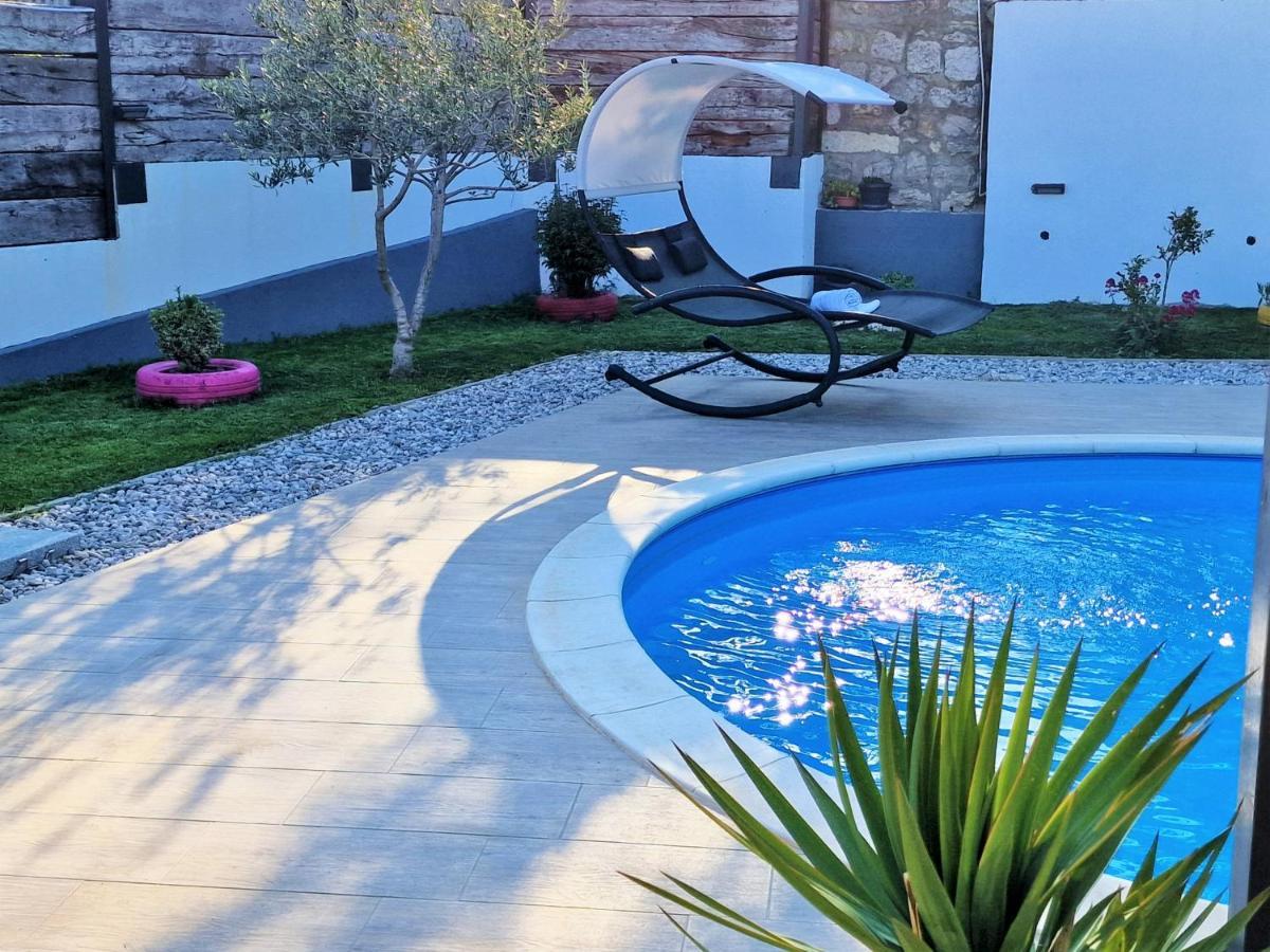 Holiday House Boost With Heated Pool Klis Zewnętrze zdjęcie