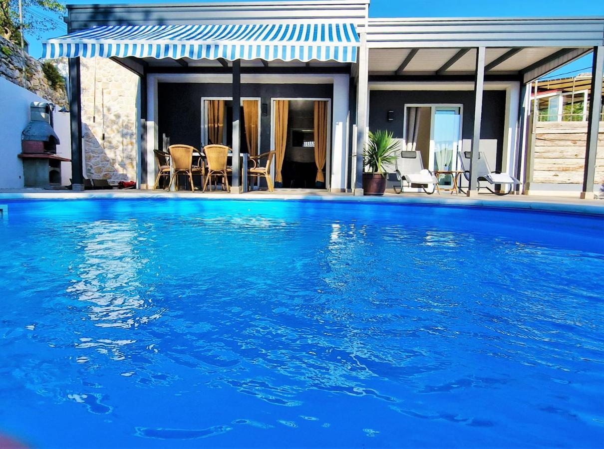 Holiday House Boost With Heated Pool Klis Zewnętrze zdjęcie