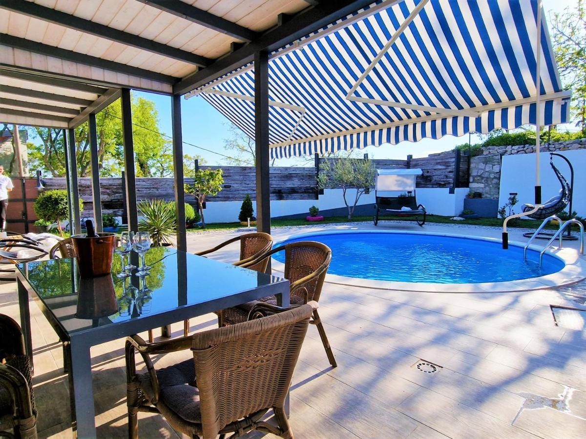 Holiday House Boost With Heated Pool Klis Zewnętrze zdjęcie