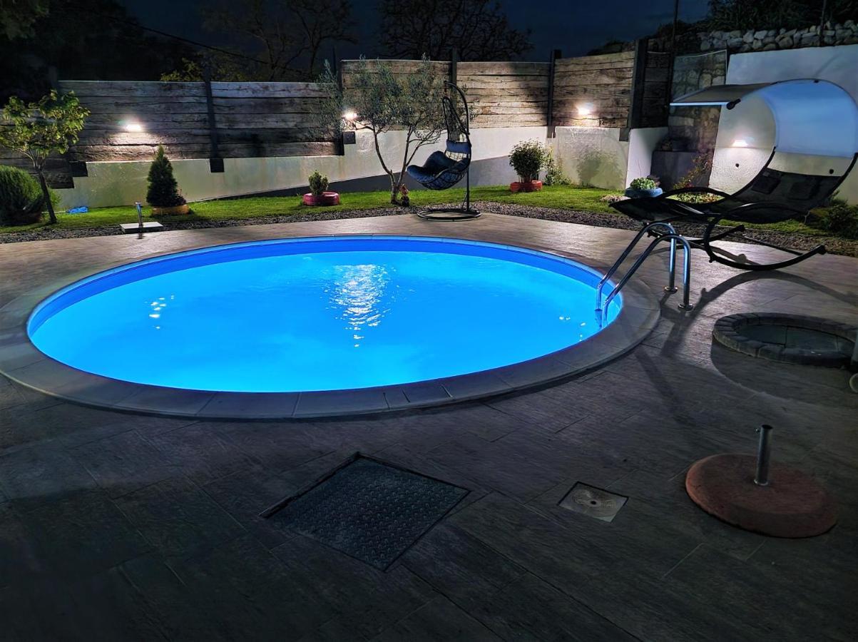 Holiday House Boost With Heated Pool Klis Zewnętrze zdjęcie