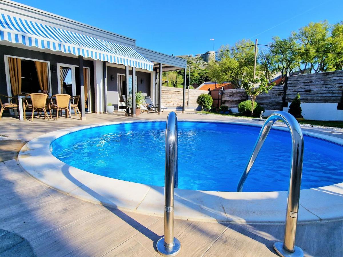 Holiday House Boost With Heated Pool Klis Zewnętrze zdjęcie